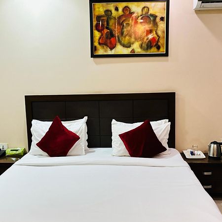 Hotel Hc Grand Nuova Delhi Esterno foto