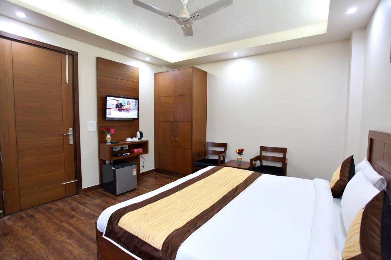 Hotel Hc Grand Nuova Delhi Esterno foto