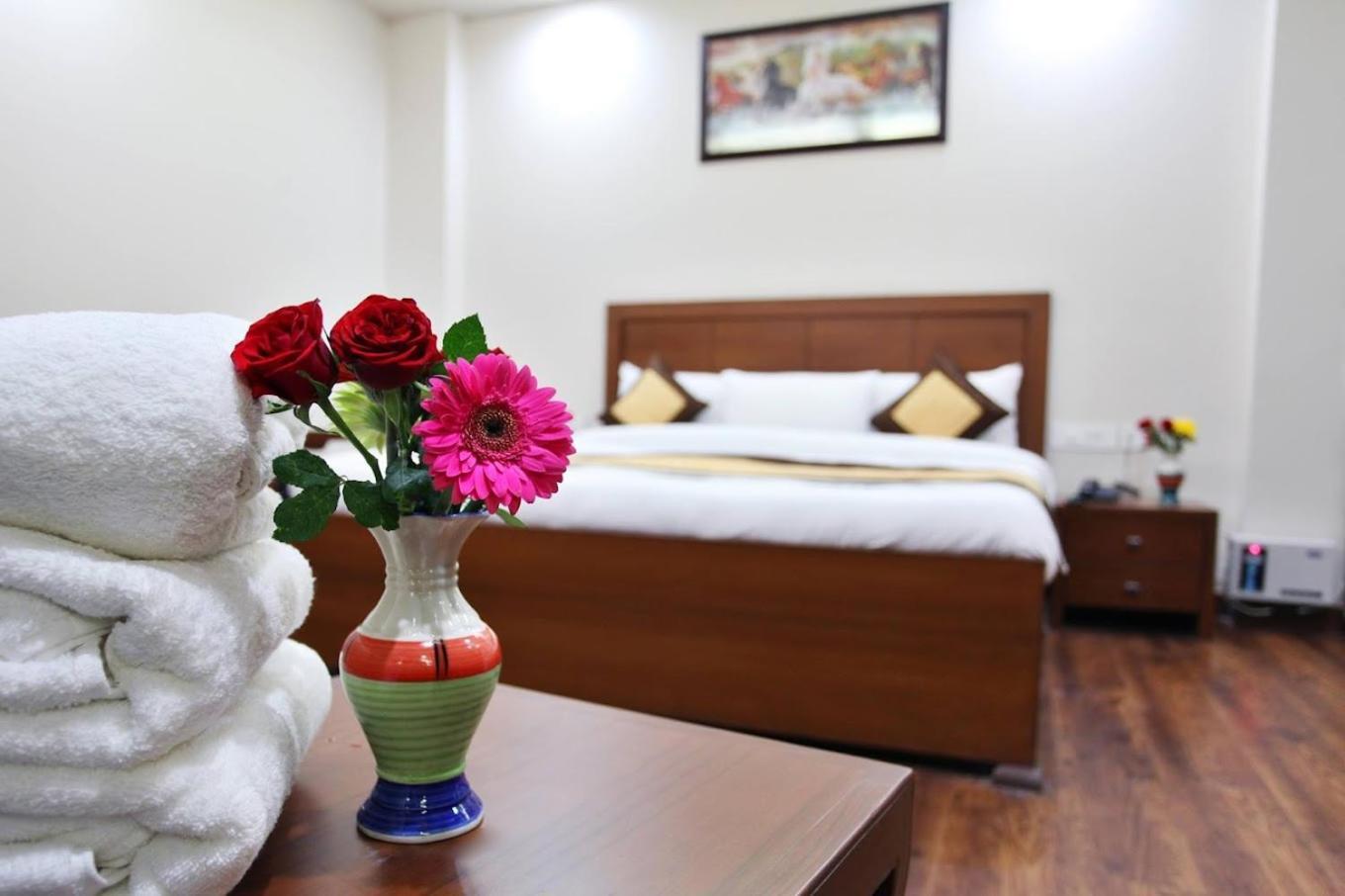 Hotel Hc Grand Nuova Delhi Esterno foto