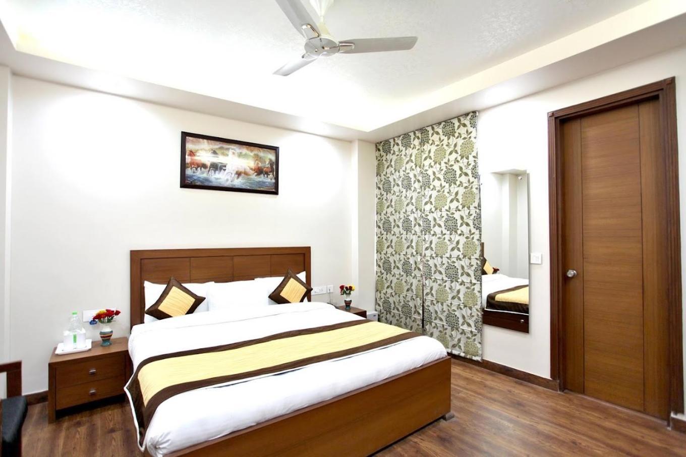 Hotel Hc Grand Nuova Delhi Esterno foto