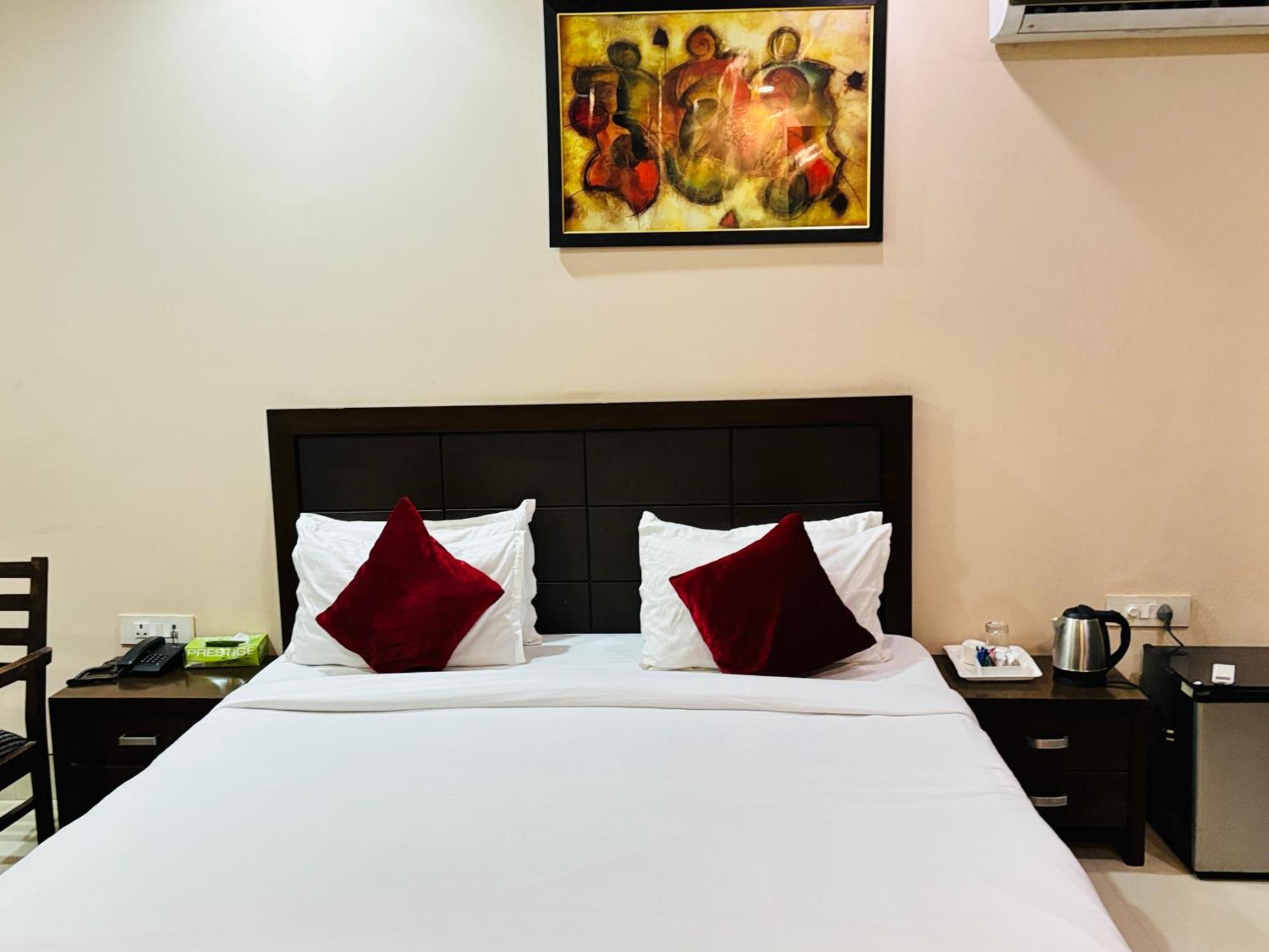 Hotel Hc Grand Nuova Delhi Esterno foto