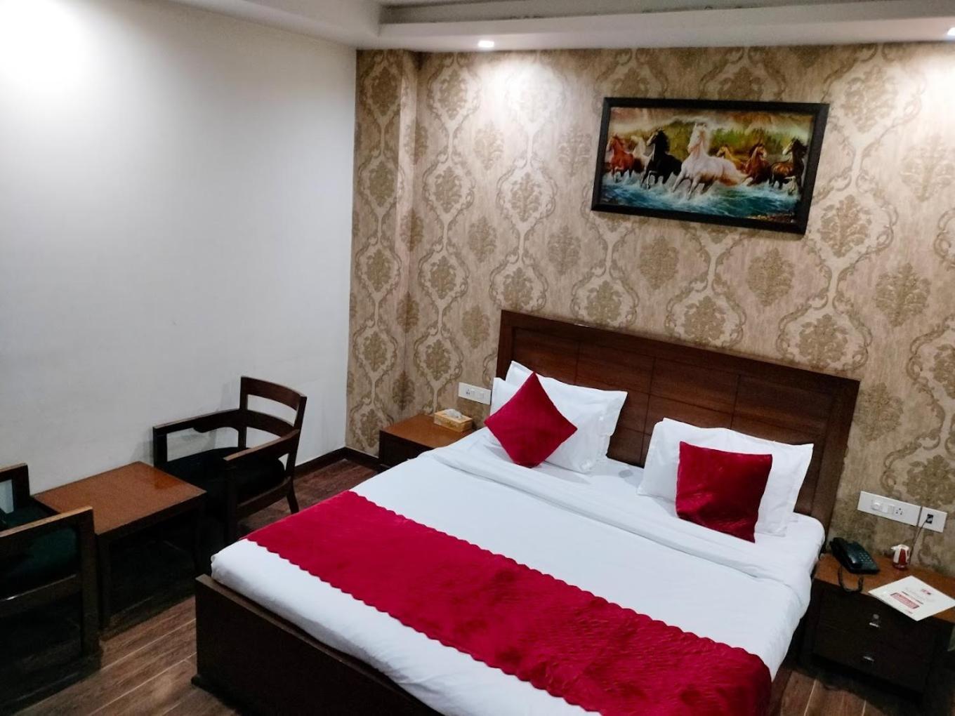 Hotel Hc Grand Nuova Delhi Esterno foto