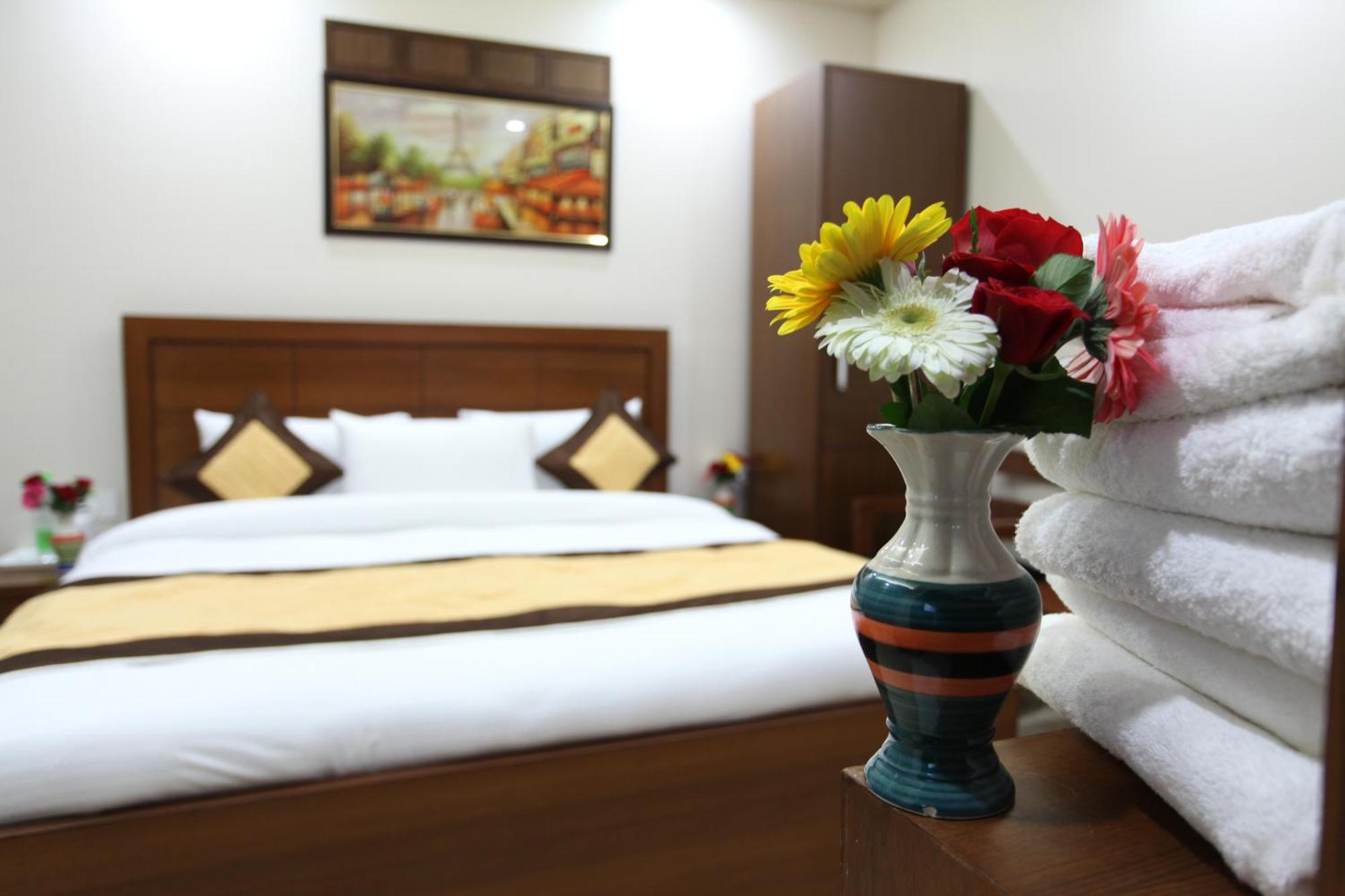 Hotel Hc Grand Nuova Delhi Esterno foto