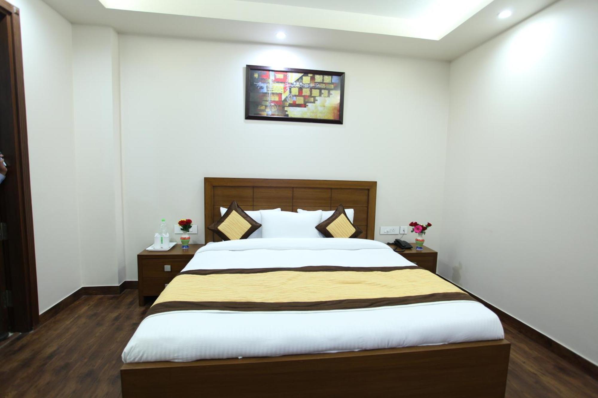 Hotel Hc Grand Nuova Delhi Esterno foto