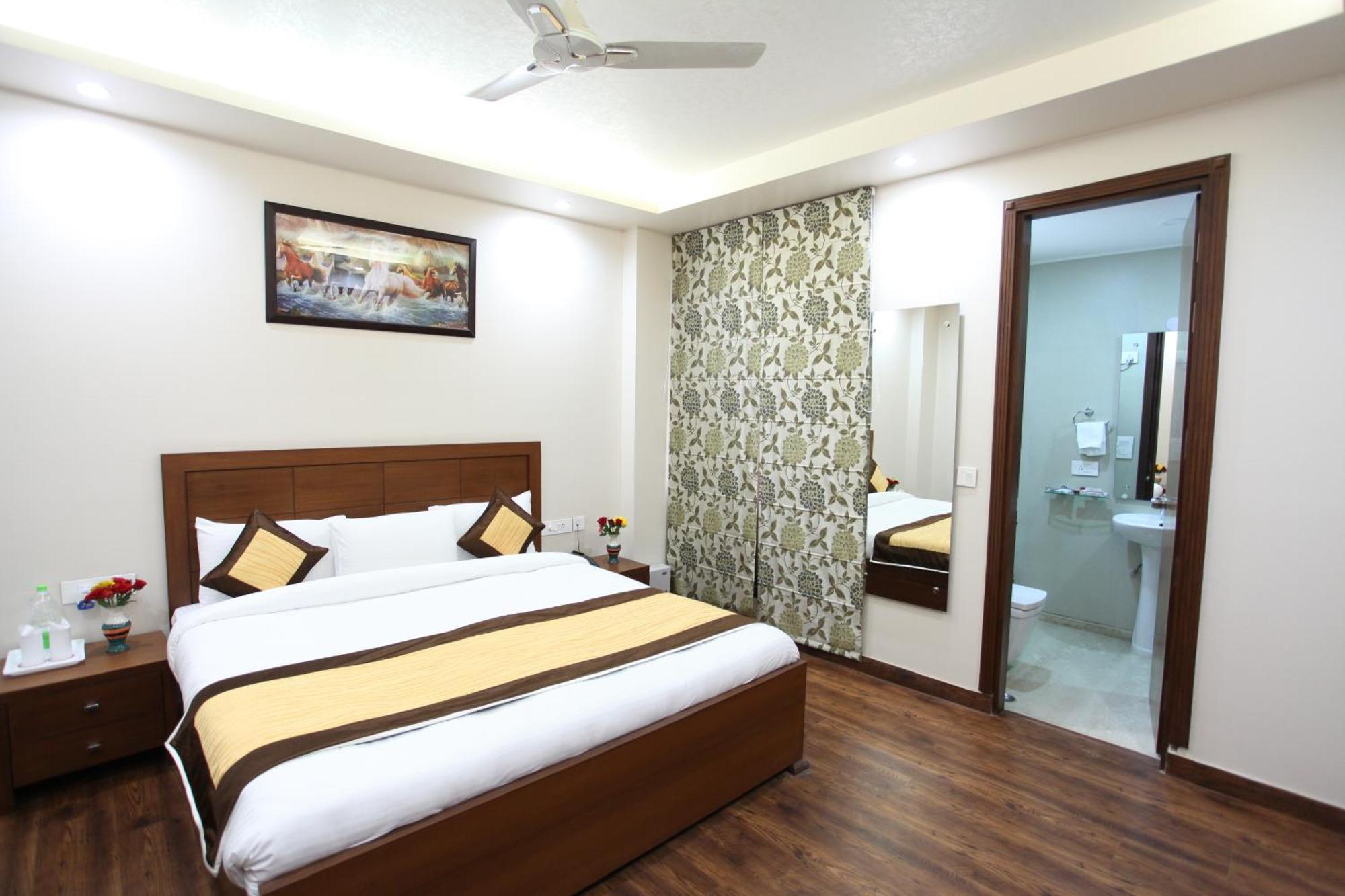 Hotel Hc Grand Nuova Delhi Esterno foto