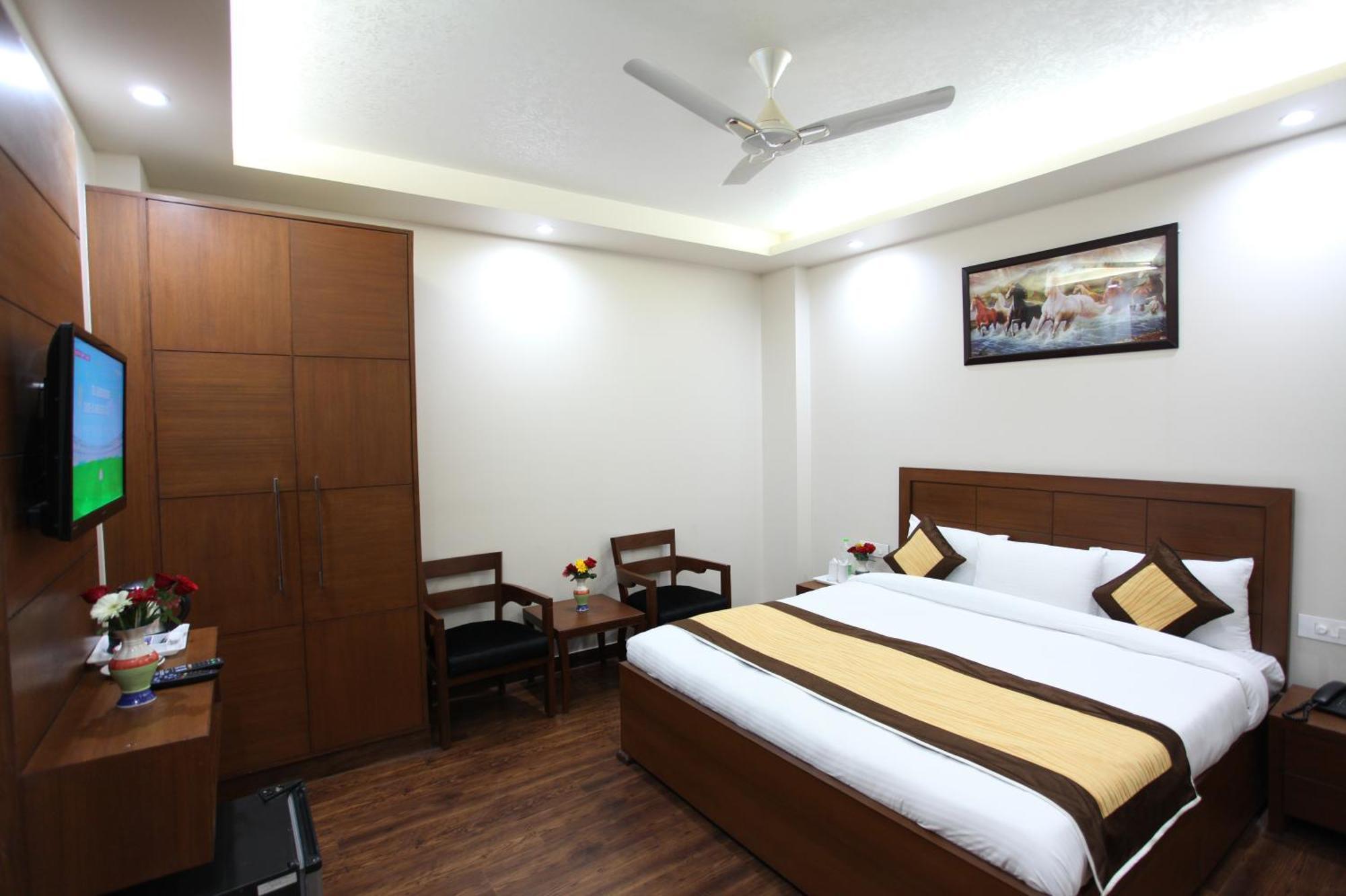 Hotel Hc Grand Nuova Delhi Esterno foto