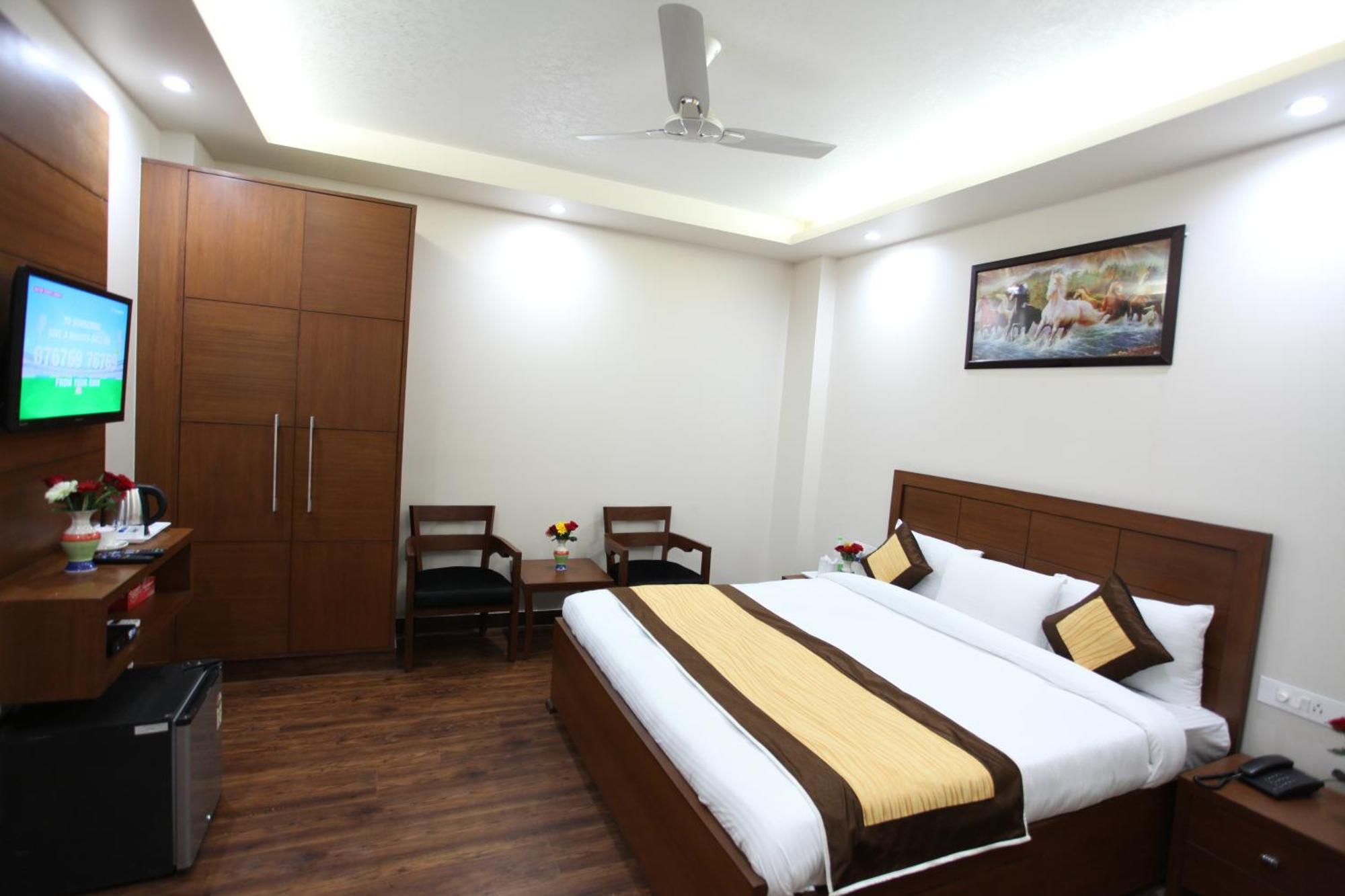 Hotel Hc Grand Nuova Delhi Esterno foto