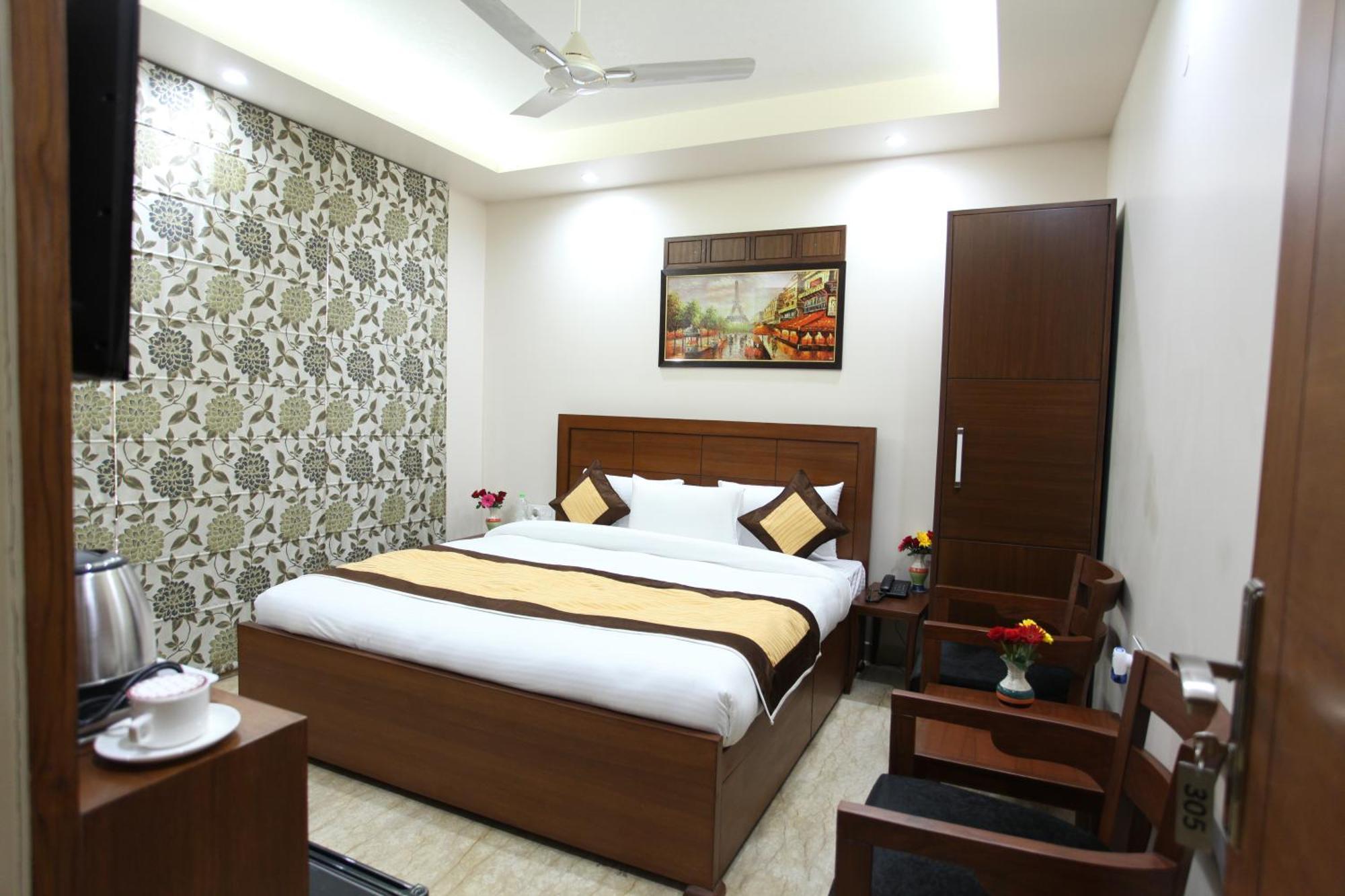 Hotel Hc Grand Nuova Delhi Esterno foto